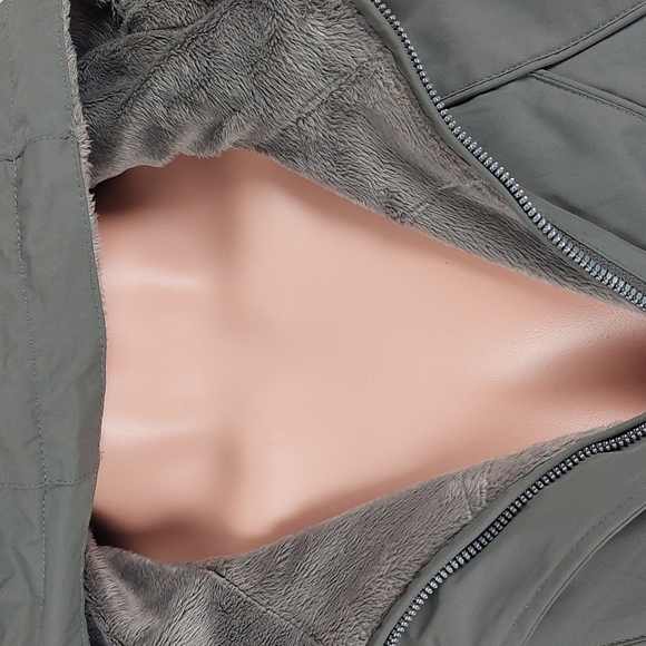 Woman's winter rain 🌧 coat - Picture 2 of 8